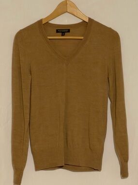 Banana Republic Womens V-Neck Fine Merino Wool Knit Pullover Sweater Camel Tan